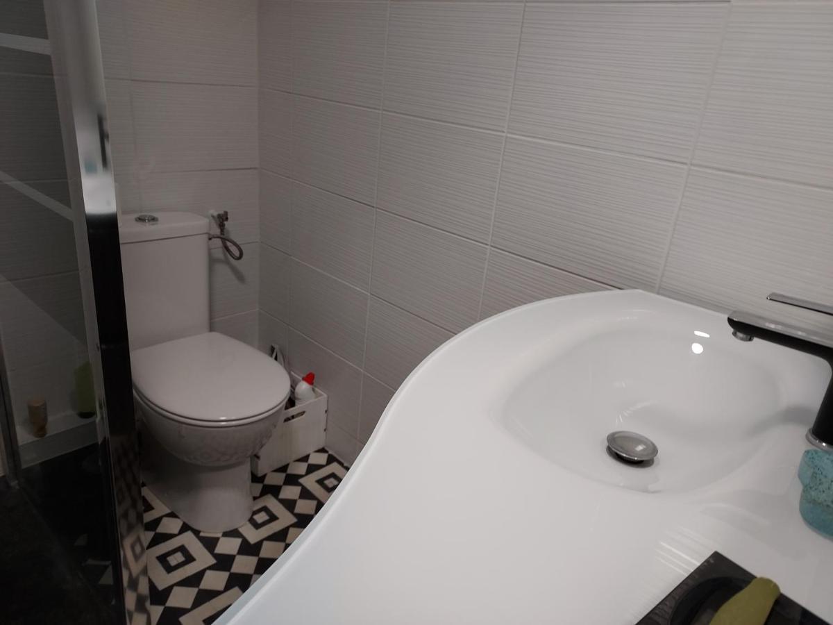 Rez-De-Chaussee Privatif Spacieux 3* D'Une Villa Centre Ville Hyères Eksteriør billede